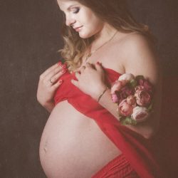 Stop aux clichés : la maternité et la féminité n’est pas incompatible