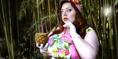 Grande taille : adopter le look tiki, inspiré de Carmen Miranda pour un été exotique ! look tiki