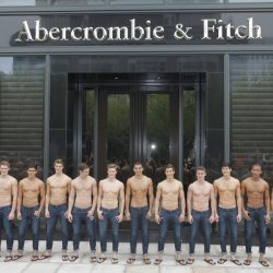 Femmes rondes : Abercrombie & Fitch ajoute des tailles dans ses magasins : n’est – il pas trop tard ?