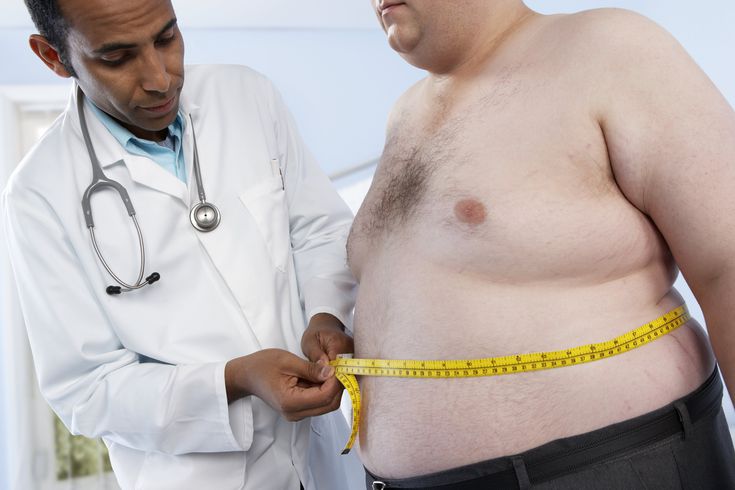 general-practitioner-measuring-waist-of-obese-patient-91559789-599c65cd6f53ba00100f9e55