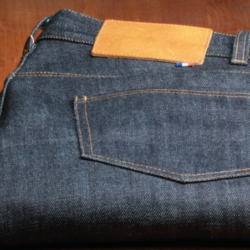 Destock Jeans : les avantages du déstockage de vêtements !