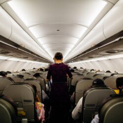 Avion : pourquoi il est si difficile de trouver des sièges adaptés aux personnes grosses ?